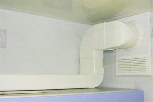 Установка воздуховода для кухонной вытяжки в Искитиме