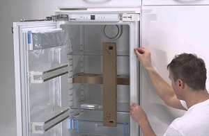 Установка встраиваемого холодильника в Искитиме